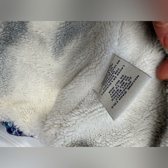 Boston Traders women’s white and purple plaid sherpa lined shacket. Size S - Picture 7 of 7